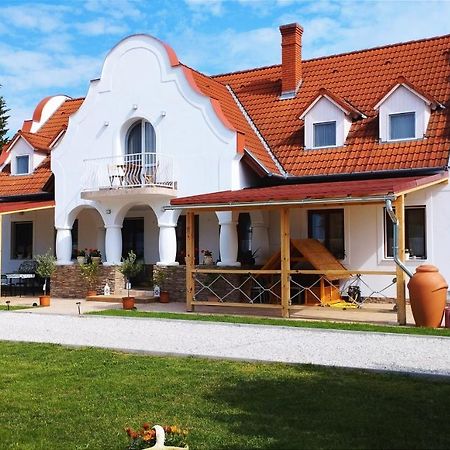Regori Haz Hotel Balatongyörök Eksteriør billede